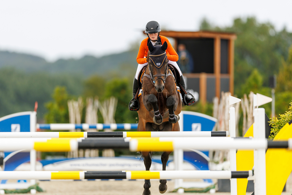 In de finale van het EK springen voor Young Riders is Liesje Vrolijk  op plaats vier  net buiten het podium geëindigd