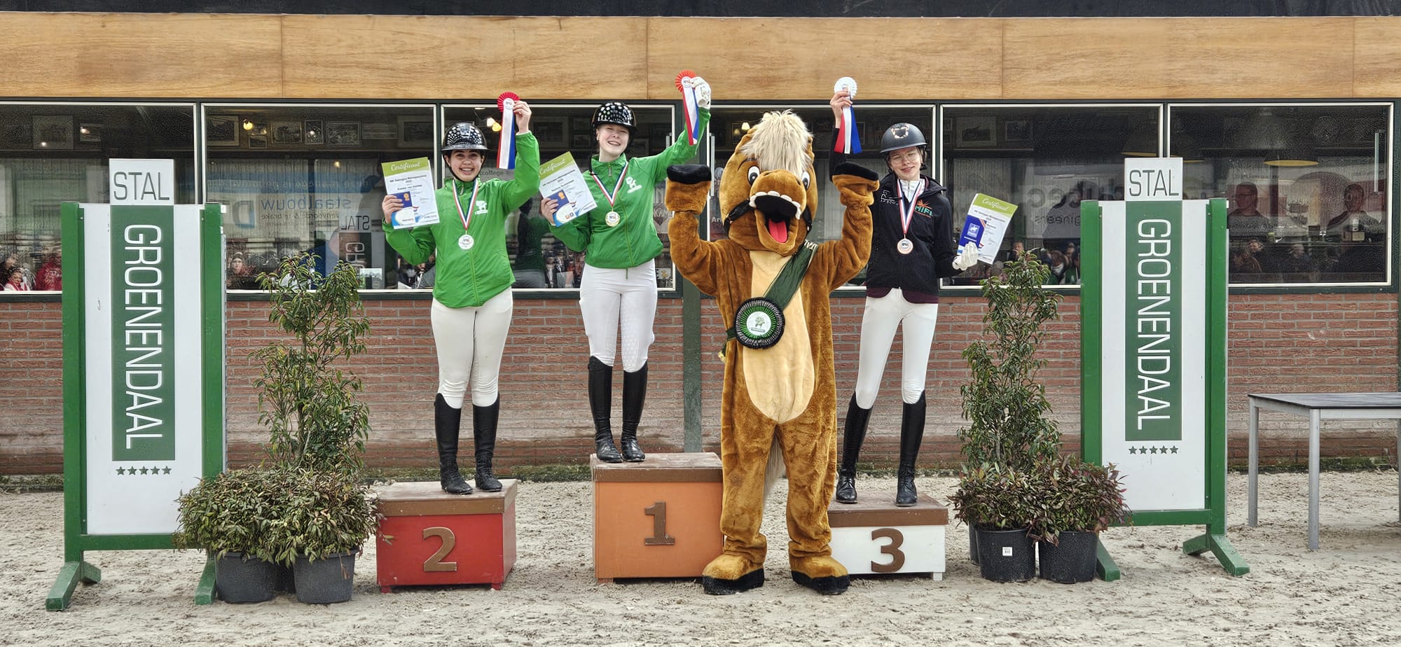 Spannende Halve Finale NK Springen Manegeruiters 2025