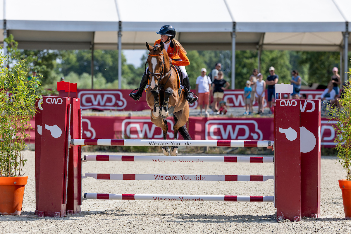 Senna Beckers werd negende op het EK springen pony's 2026