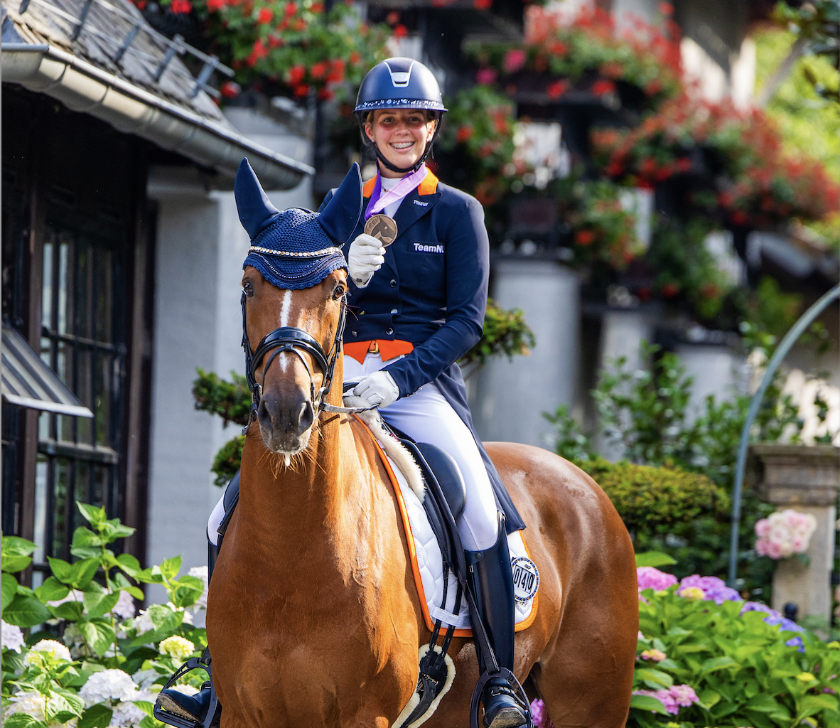 Van Dulst piekt met zilver op EK Young Riders