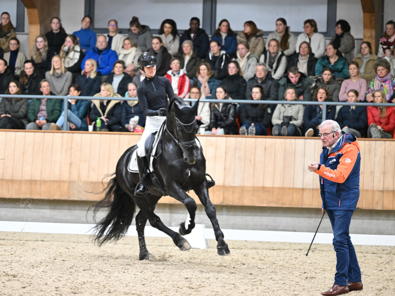 KNHS College On Tour in Exloo: “Van achteruit!”  met Johan Hamminga