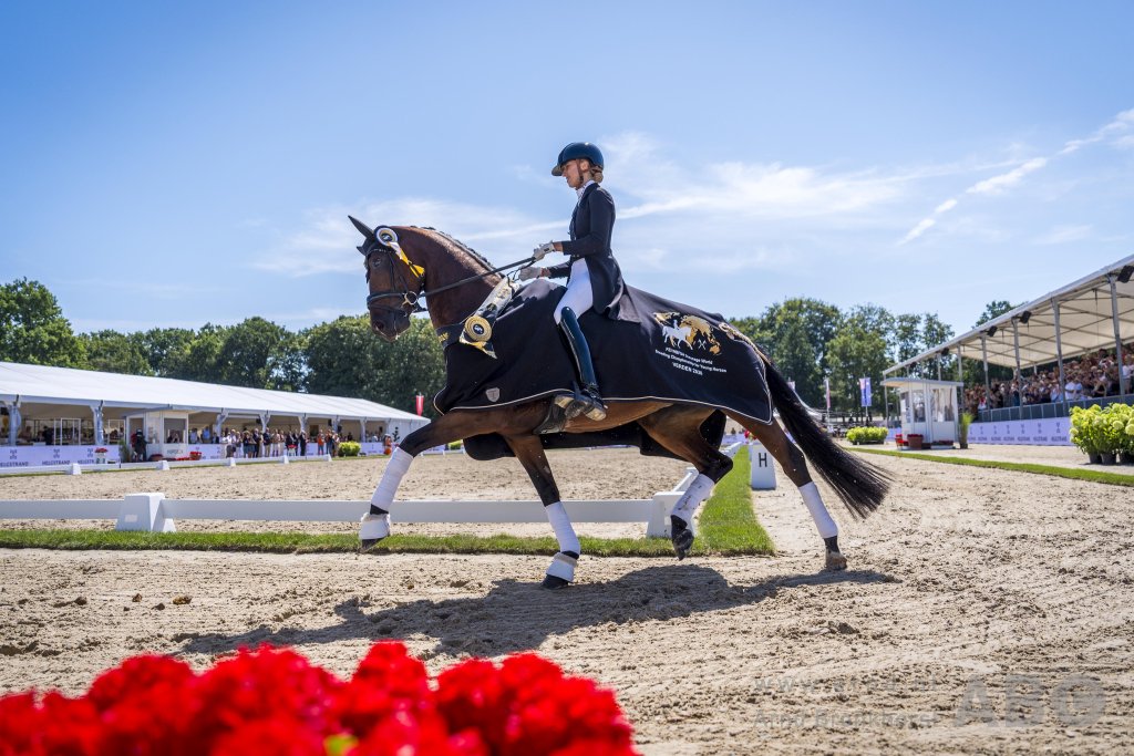 Odi Murona onder Tessa Kole wereldkampioen jonge dressuurpaarden