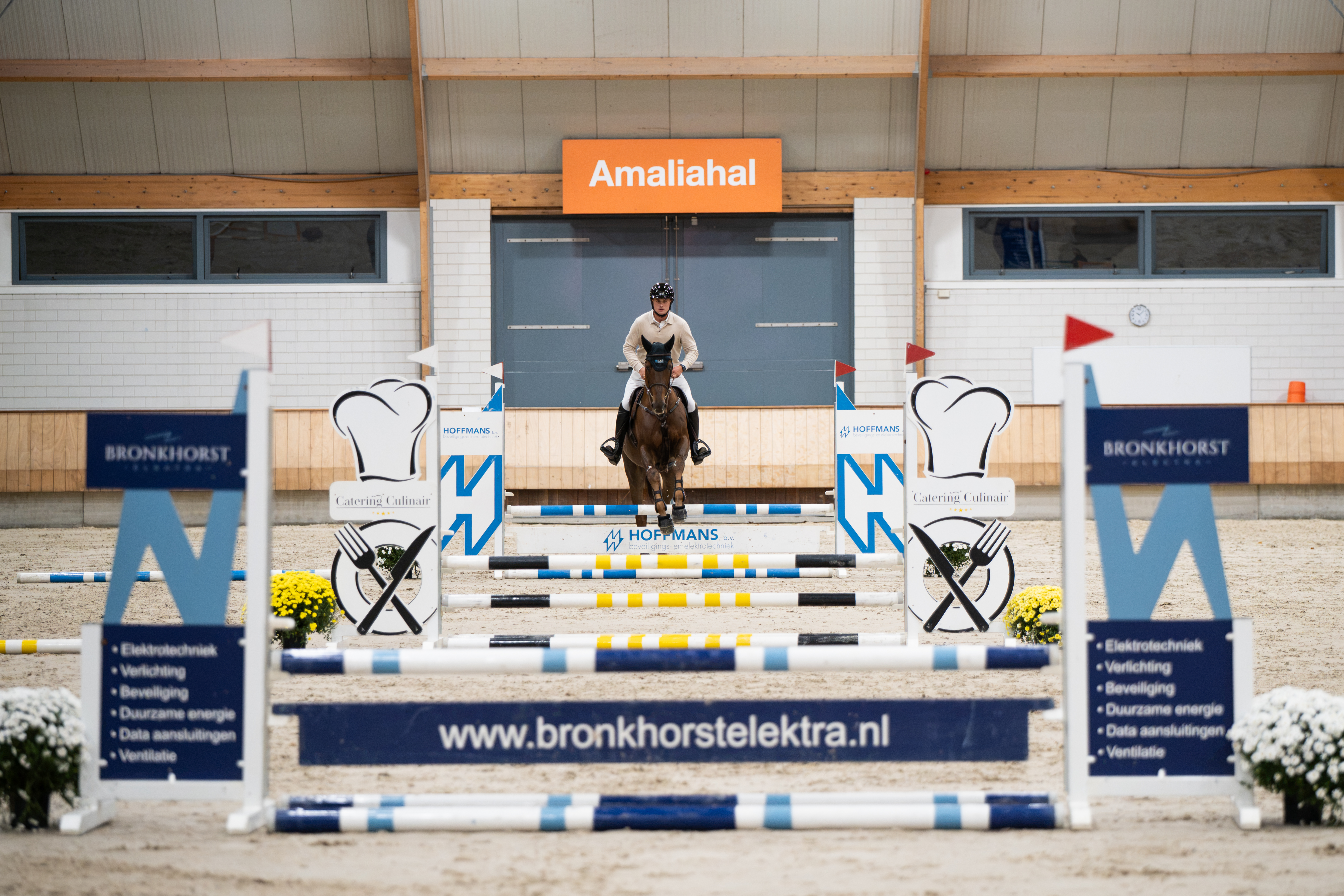 Geslaagde KNHS College Tour met Rob en Robbert Ehrens: "neem de tijd voor de africhting van je springpaard"