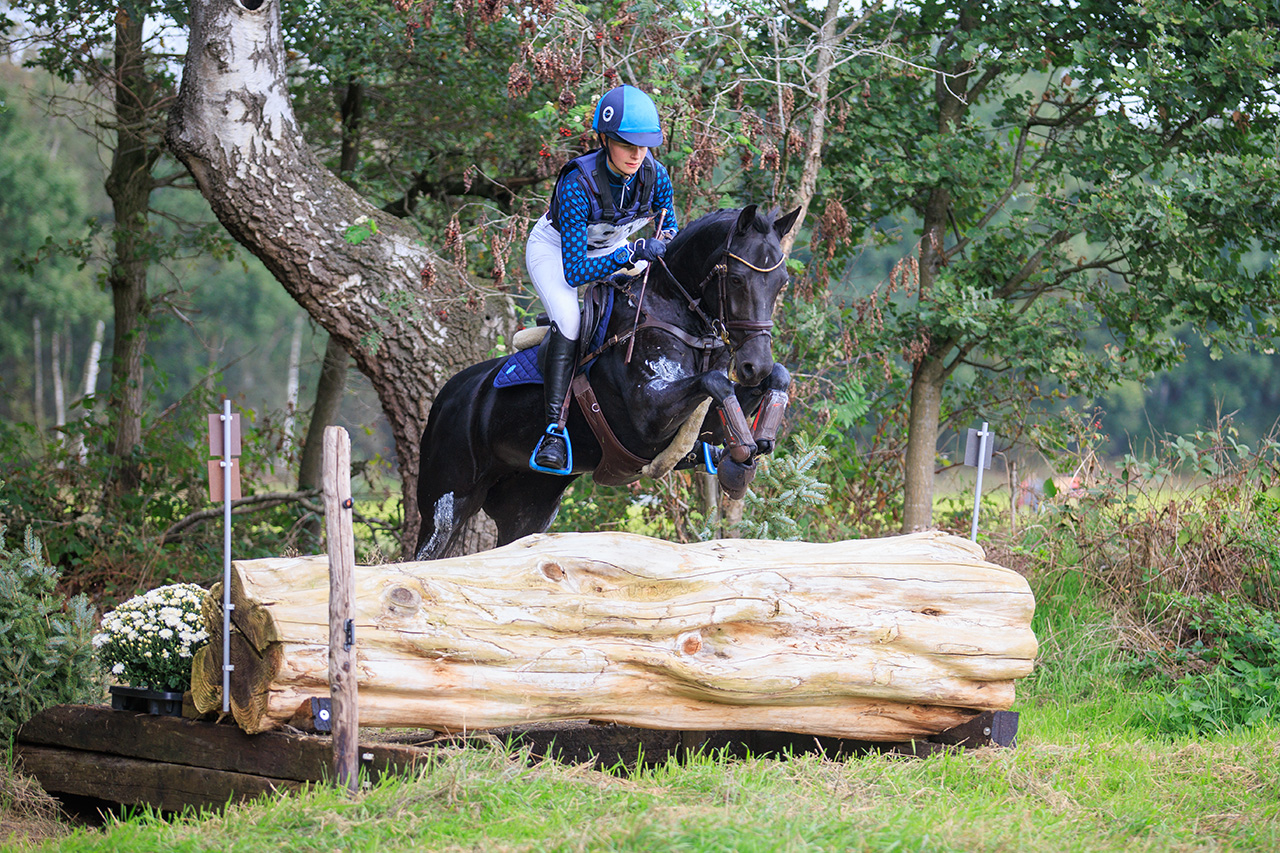 Dubbelslag Nijkamp op KNHS Kampioenschap Eventing Pony’s